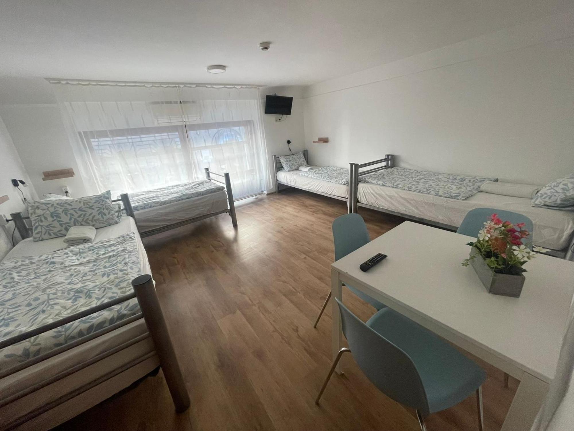Center Hostel And Guest House Budapest Exteriör bild